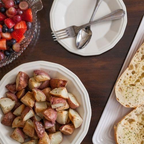 How to Throw a Successful Dinner Party