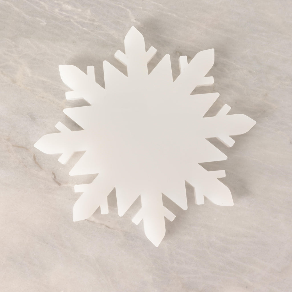 Frosted white acrylic snowflake coaster, festive holiday drink holder and Christmas table decoration, perfect for winter parties and gifts.